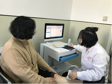 新一代超声波骨密度检测仪被北京侯丽萍中医医院采购"厚德修身精术骨病综合治疗"